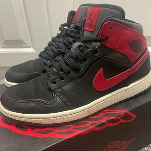Jordan 1 Retro Mid - Gym Red